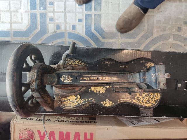 Maquina de coser antigua