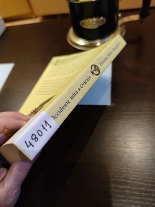 Libro Occidente mira a Oriente