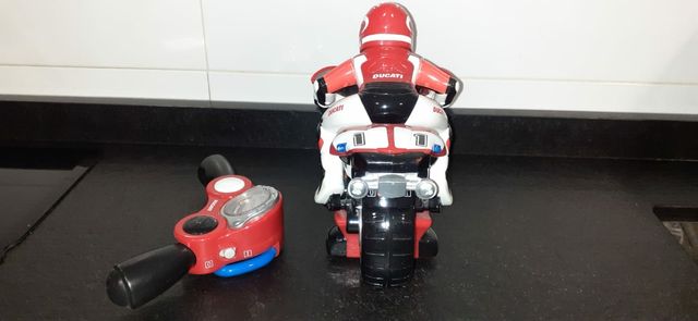 Moto Ducati teledirigida
