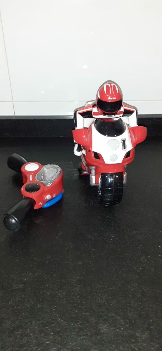 Moto Ducati teledirigida