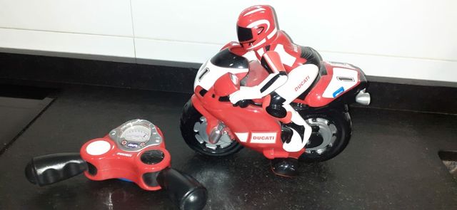 Moto Ducati teledirigida