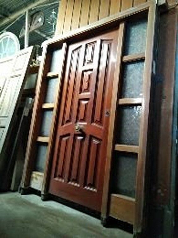 PUERTA CON TRAGALUCES LATERALES