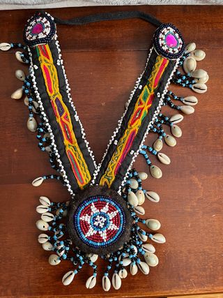 Collar abalorios y tela