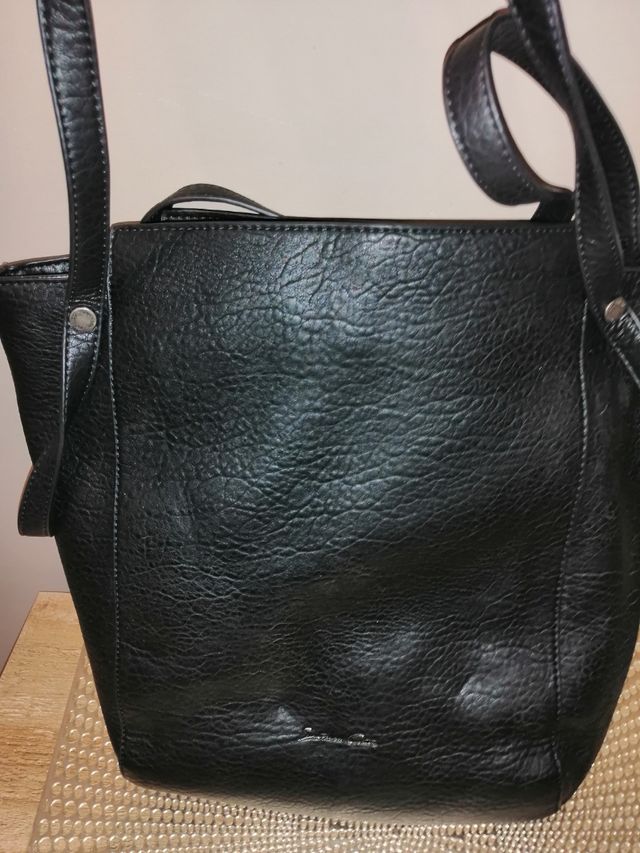Bolso negro muy cómodo y gran capacidad nuevo!