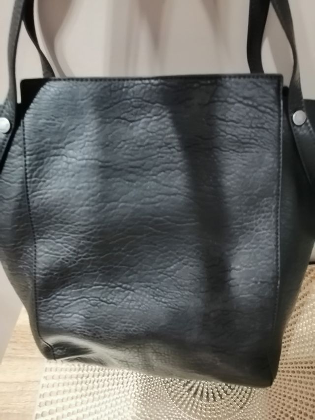 Bolso negro muy cómodo y gran capacidad nuevo!