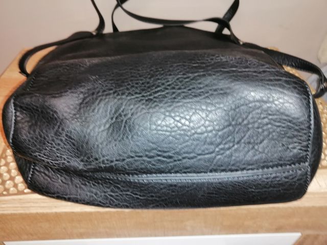 Bolso negro muy cómodo y gran capacidad nuevo!