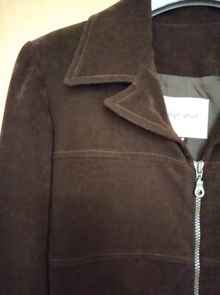 Chaqueta marrón, talla S.