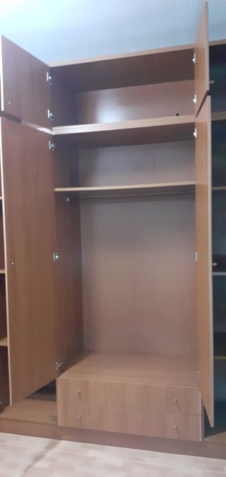 Armario De Color Nogal ! Super Grande !