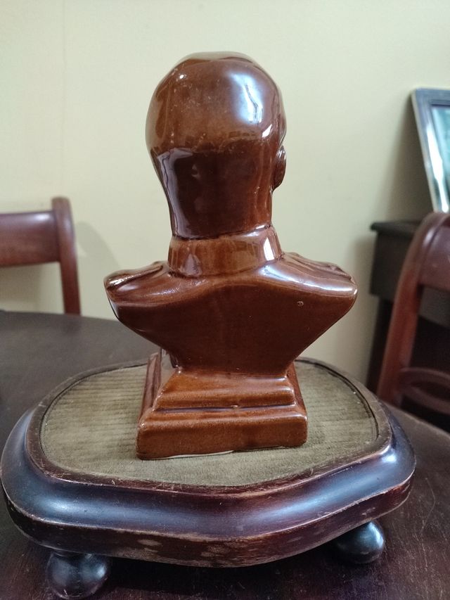 Espectacular y Antiguo Busto de Stalin. Firmado