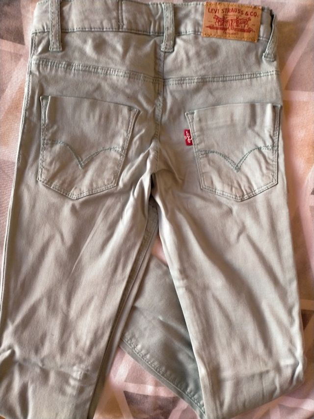 Pantalón Levis niña talla 8 legin.