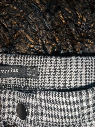 Pantalones pitillo Stradivarius T-38 como nuevos