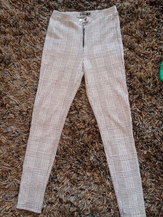 Pantalones pitillo Stradivarius T-38 como nuevos