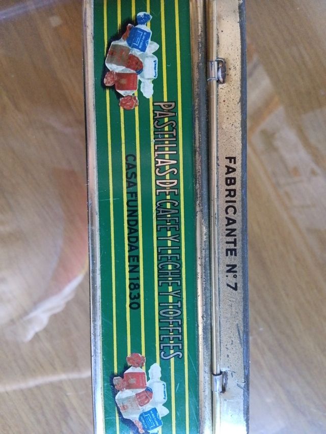 2 Latas Viuda de Solano.