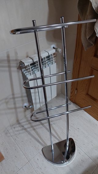 Toallero vertical de acero inoxidable