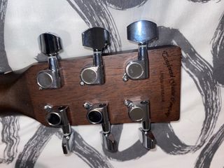 Guitarra electroacústica + funda y púa