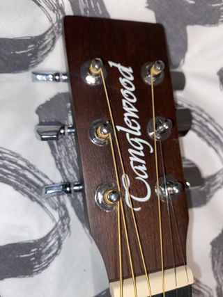 Guitarra electroacústica + funda y púa