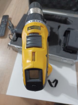 destornillador.  taladro 