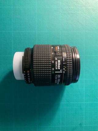 Cámara fotografica nikon f80. Com objetivo 28-105