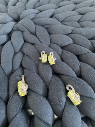 Conjunto pendientes, anillo y colgante