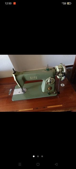 Máquina de coser Alfa (incluida mesa con pedal)