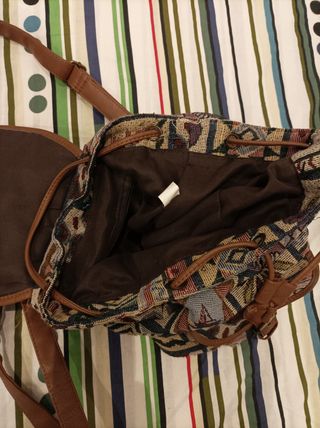 mochila marrón 