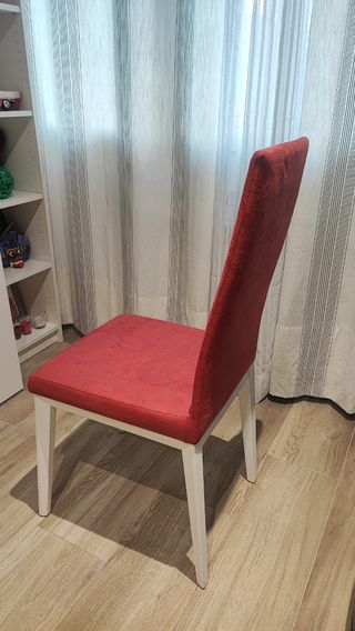 Silla de tela Roja granate patas de madera blacas