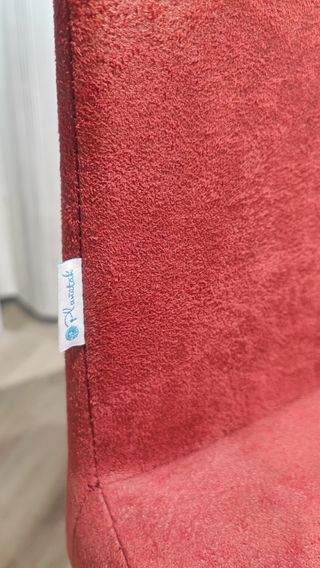 Silla de tela Roja granate patas de madera blacas