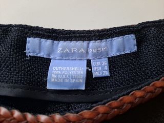 Pantalón negro de Zara