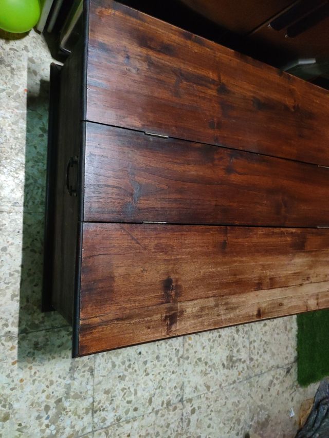 Baúl madera oscura maciza
