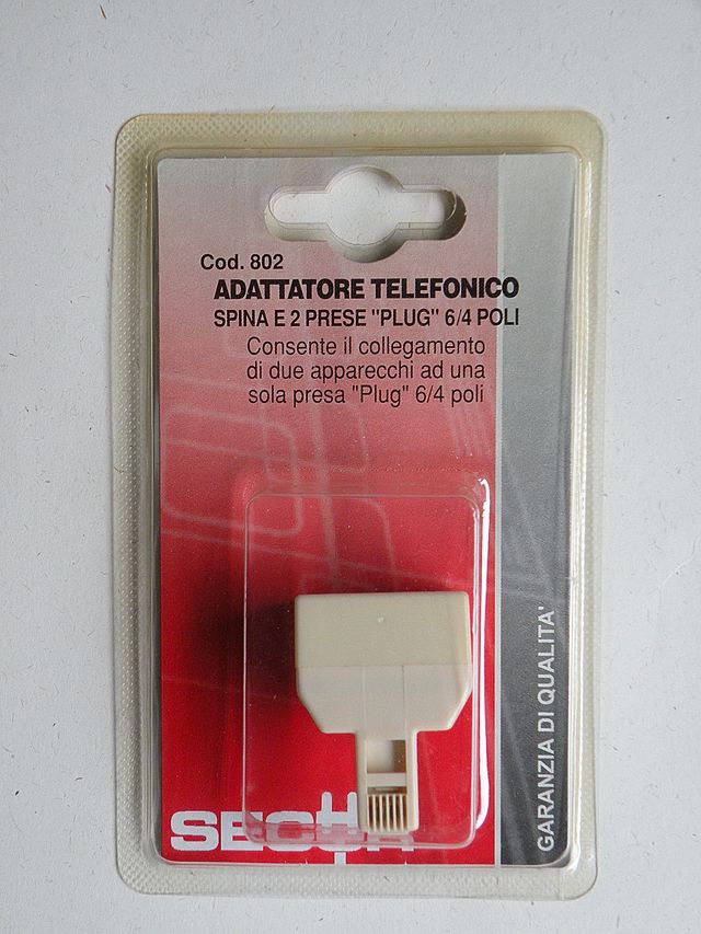 ADATTATORE TELEFONICO: SPINA E 2 PRESE "PLUG" 6/4