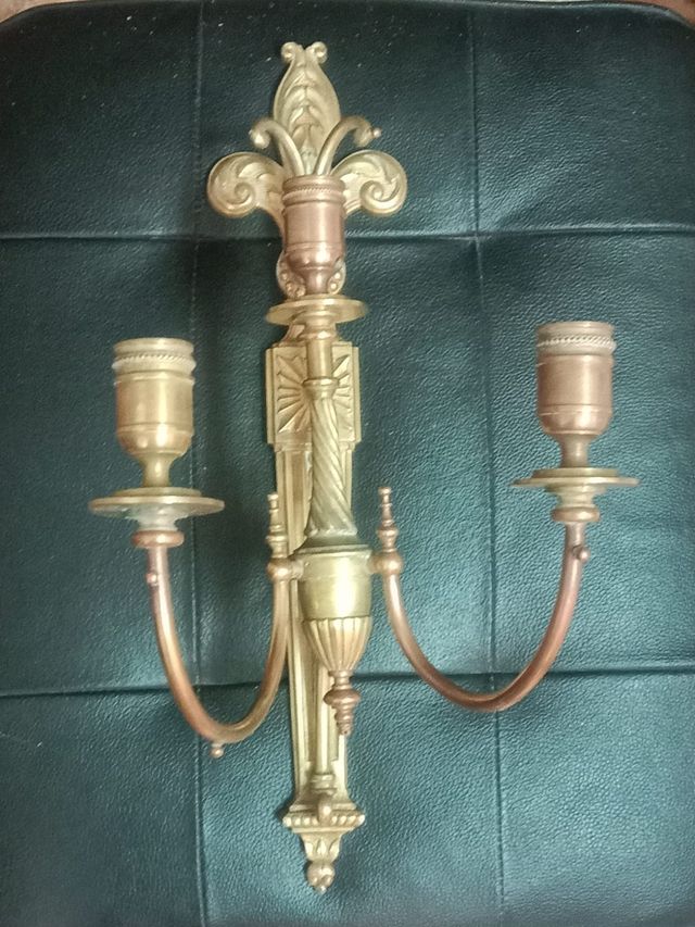 Candelabros antigos de bronze para velas de parede