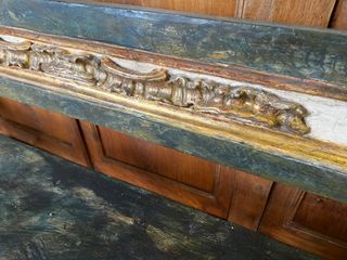 ANTIGUO BANCO EN MADERA DECORADA