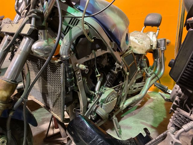 Honda vf 1000 r v4 transformada con papeles