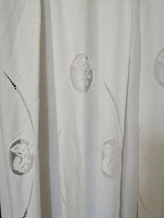 cortina trabillas confeccionada a mano en tienda..
