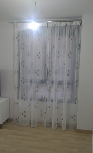 Dos cortinas para dos ventanas o dos balcones