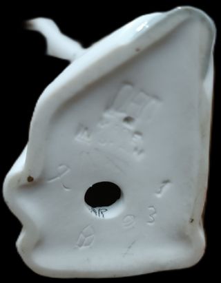 Niño desperezandose