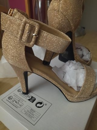 Zapatos preciosos, Nuevos a estrenar