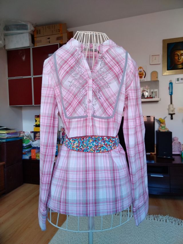 camisa de cuadros bordada