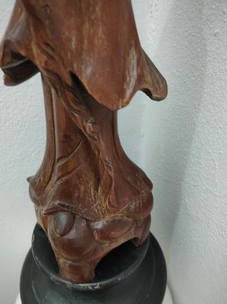 FIGURA CHINA TALLADA