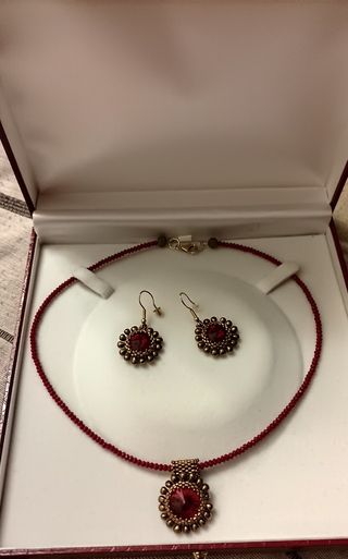 conjunto de gargantilla más pendientes 