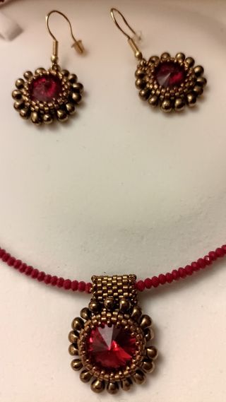 conjunto de gargantilla más pendientes 