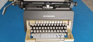 ANTIGUA MÁQUINA OLIVETTI