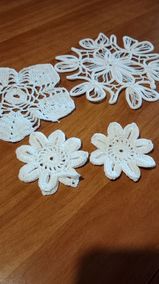 piccoli centrini ad uncinetto