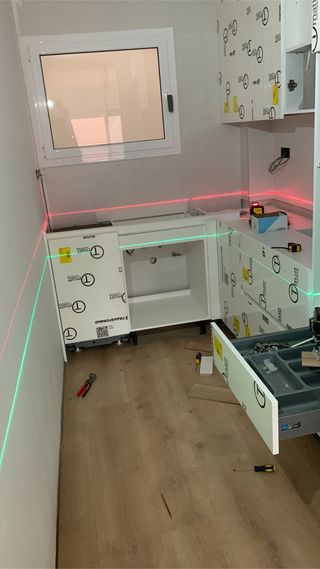 Montador cocinas carpintero puertas parquet