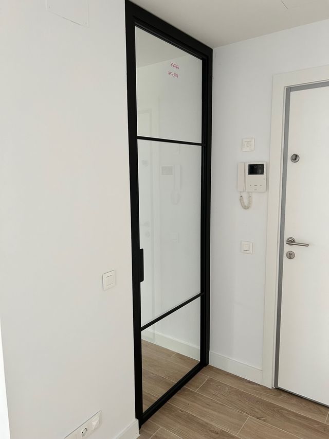 Puerta Abatible modelo industrial