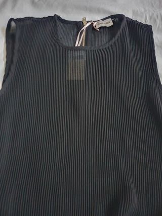 Top invitada negro plisado.Talla S. Teria Yabar