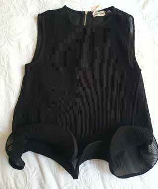 Top invitada negro plisado.Talla S. Teria Yabar