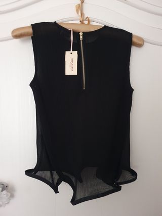 Top invitada negro plisado.Talla S. Teria Yabar