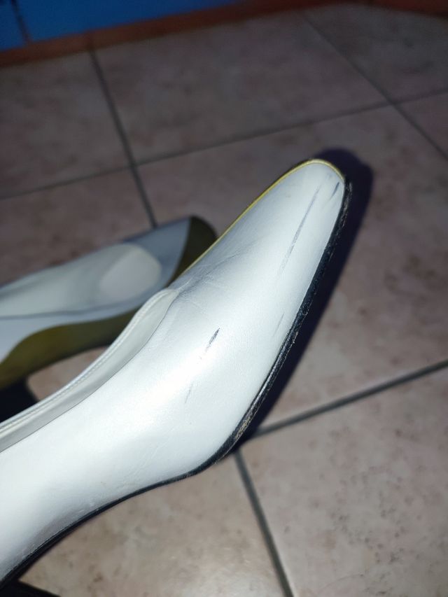 Coppia di scarpe con tacco