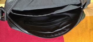 Cartera bandolera Calvin Klein.